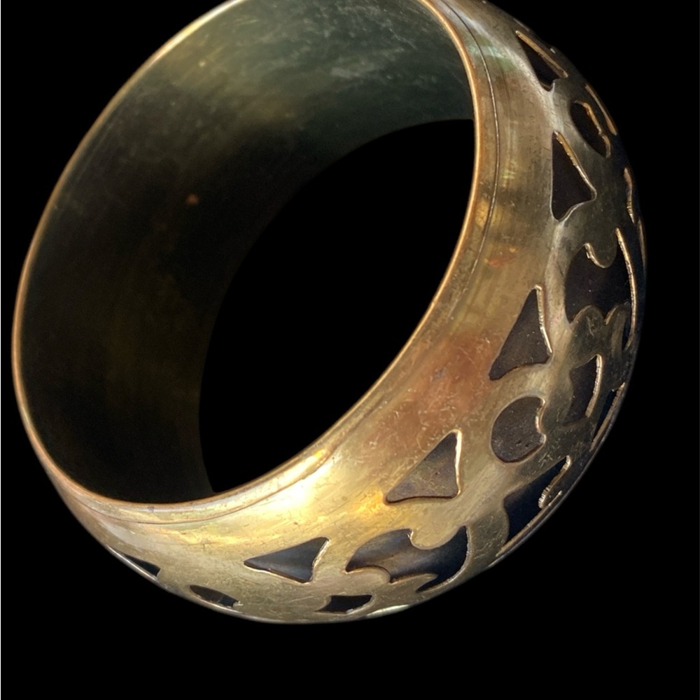 Elegant Gold-Toned Bracelet